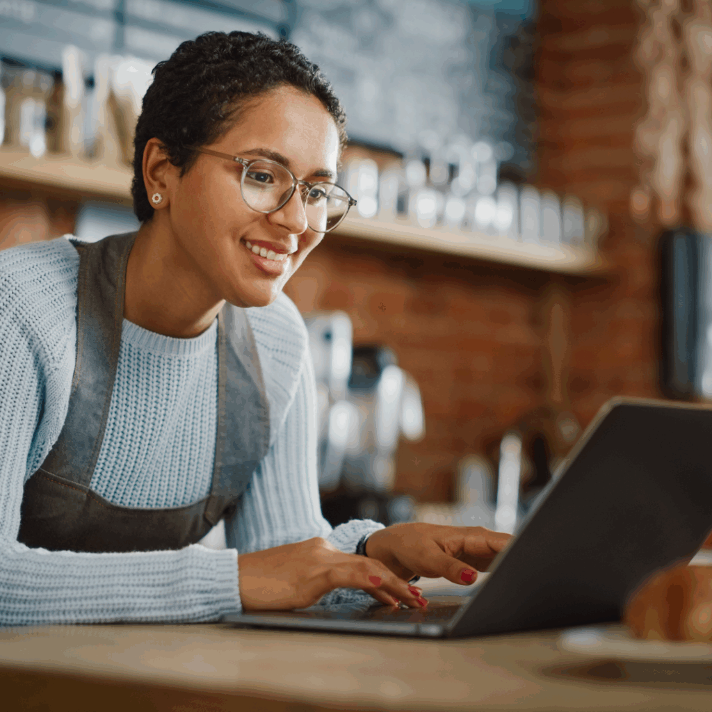 Barista on laptop